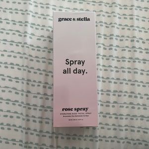 New Unopened Grace and Stella Rose Spray